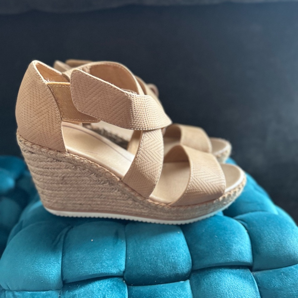 Neutral Wedges